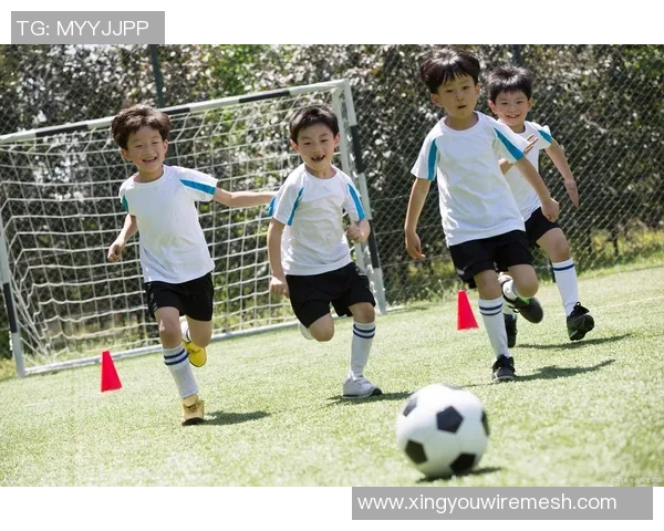 欧洲顶级球星亲授足球技巧全面提升青少年实战与团队协作能力