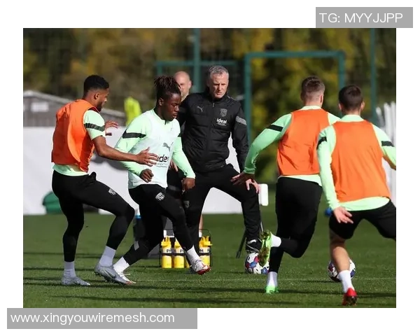 潮男足球星场内外皆焦点引领时尚风潮尽显非凡魅力