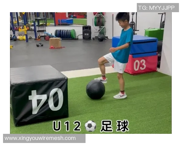 足球明星射门技巧训练全解析 提升射门精准度与爆发力的关键方法