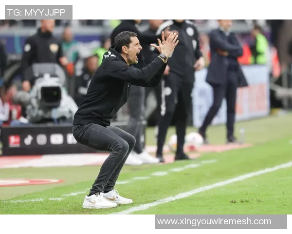 足球明星身影渐隐模糊引发球迷热议神秘画面背后的故事与真相