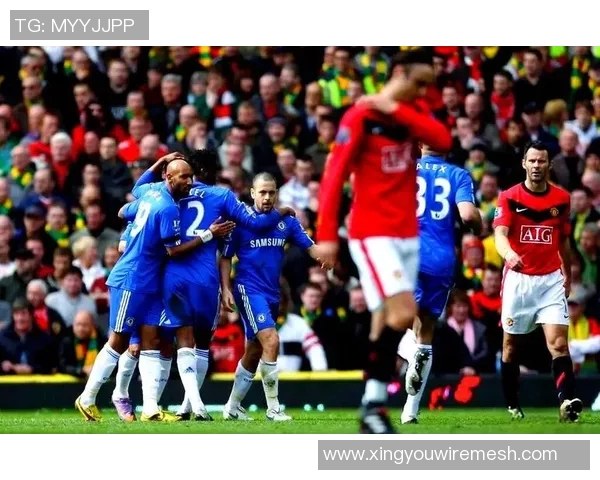 足球球星手伴揭秘:明星球员背后的神秘支持者与默默奉献 足球球星手伴揭秘:明星球员背后的神秘支持者与默默奉献